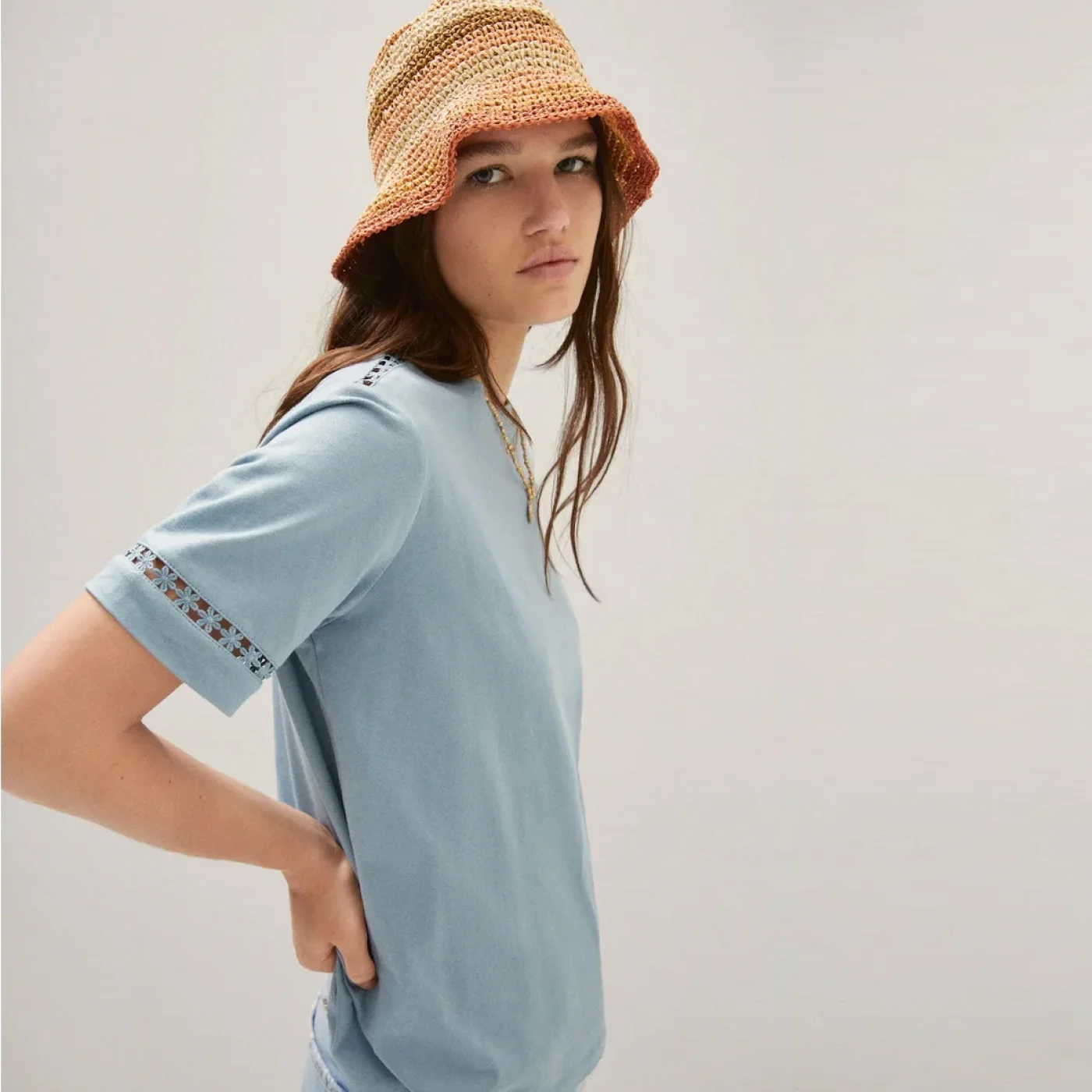 Embroidered Accent T-Shirt – Bild 3